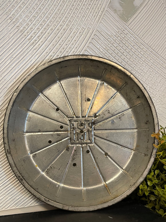 Vintage Lloyd J. Harris LJH Ribbed Pie Tin