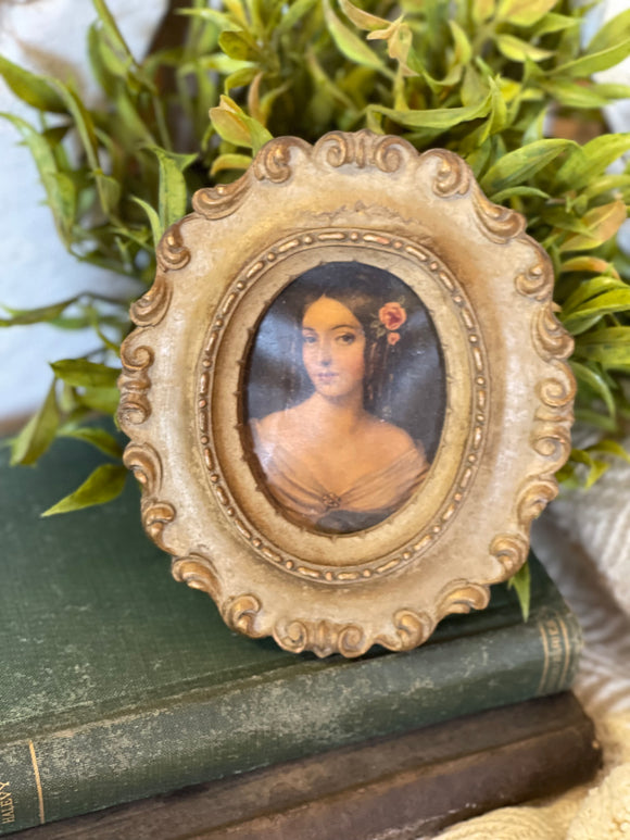 Small Vintage Oval Frame with Beautiful Print