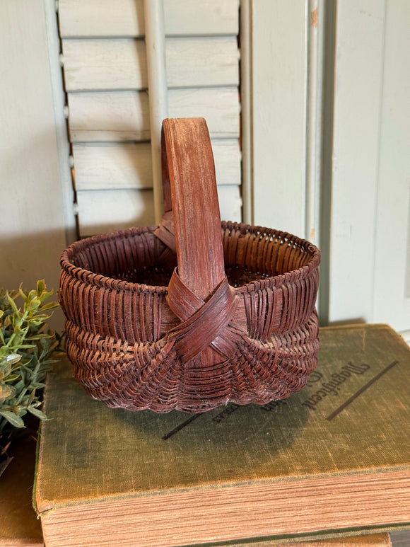 Small Vintage Buttocks Basket