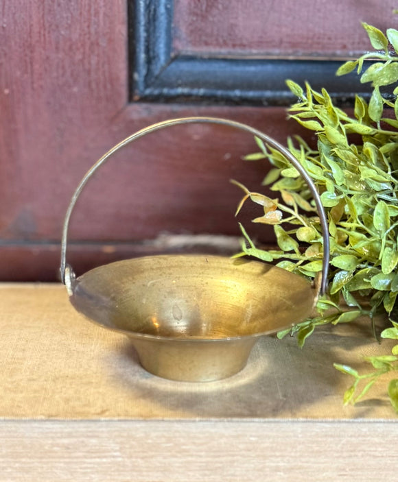 Vintage Cute Brass Basket w/ Handle