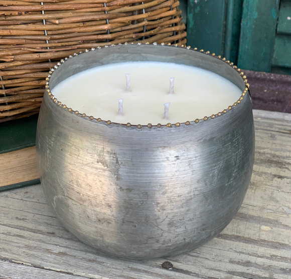 White Tea + Ginger 40oz Soy Candle in Metal Container