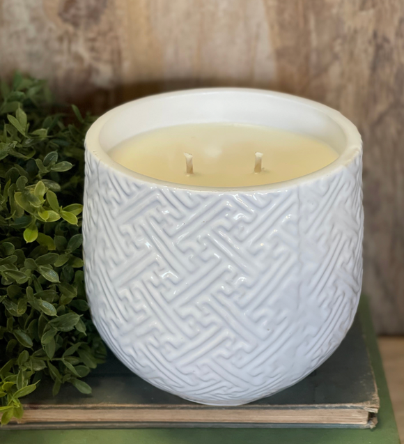 Country Linen 30oz Soy Candle in Pottery